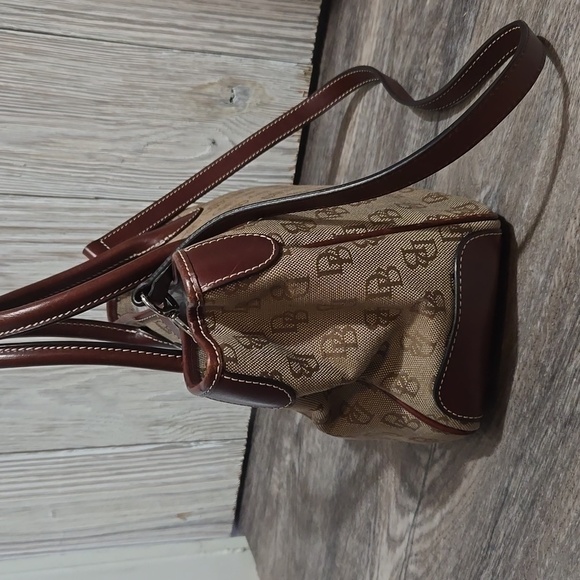 EUC Dooney & Bourke Signature handbag/ crossbody monogramed brown/Tan - Picture 5 of 14